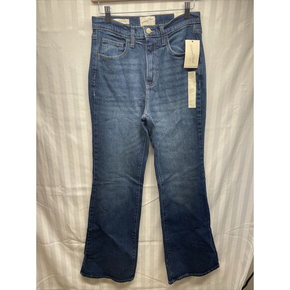 Universal Thread Women's Size 6 Reg High-Rise Flare Jeans NWT - Picture 1 of 5
